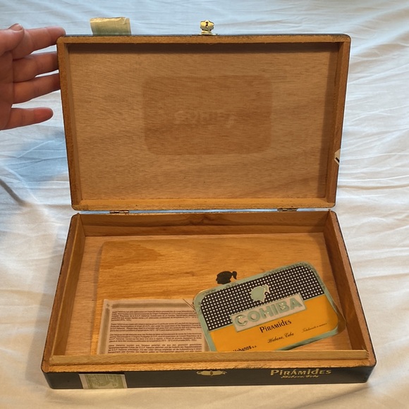 Wooden Cigar Box - Picture 3 of 7